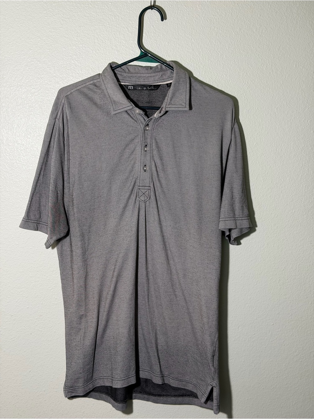Travis Mathew Men's Sz Medium Gray Polo Shirt Performance Golf Short Sleeve